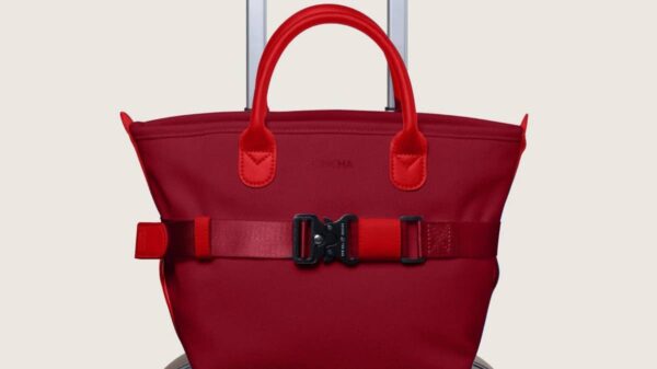 What are some late summer and early fall 2026 travel fashion trends