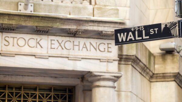 Stocks Finish Mostly Higher as Crude Prices Fall