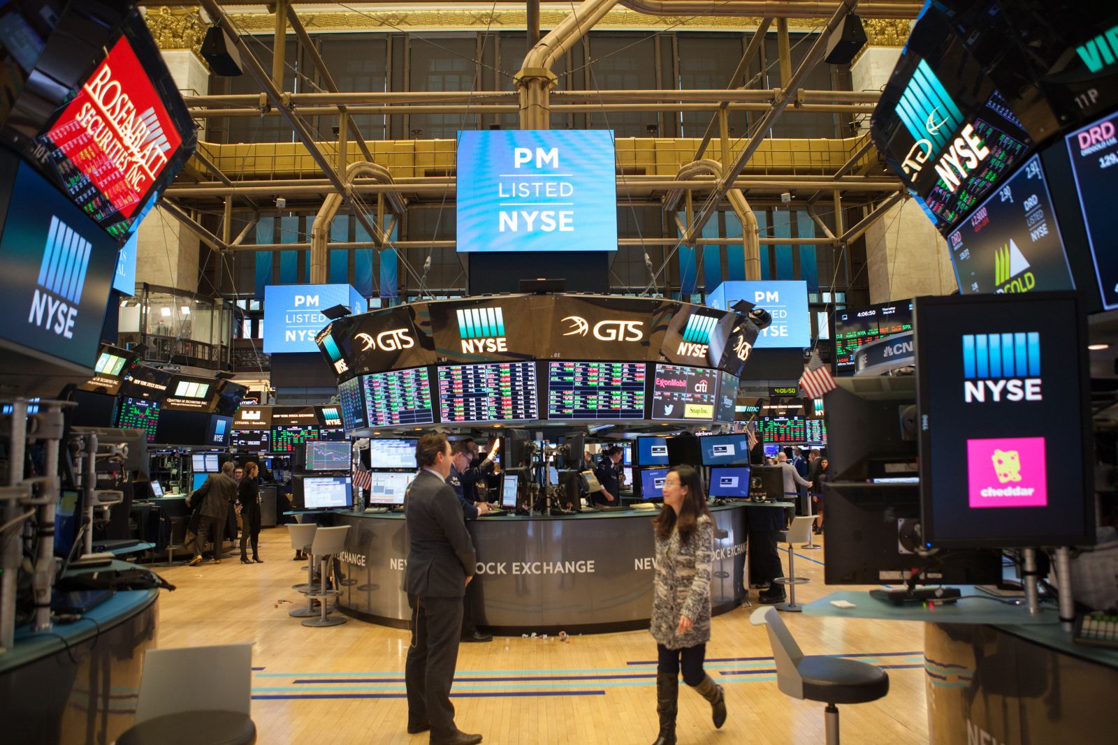 Stocks Rally as Crude Prices and Bond Yields Fall
